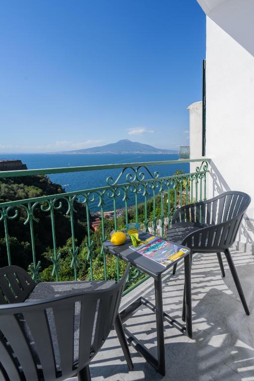 Sea View Deluxe Apartments — photo 1
