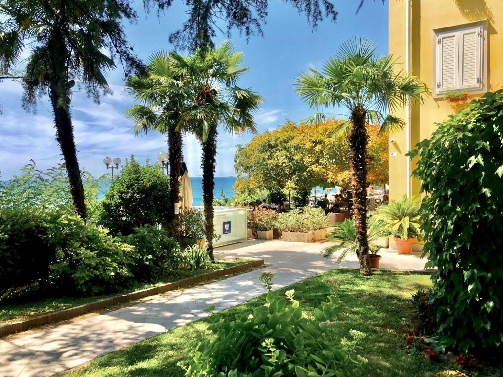 Hotel Riviera & Maximilian's photo 2