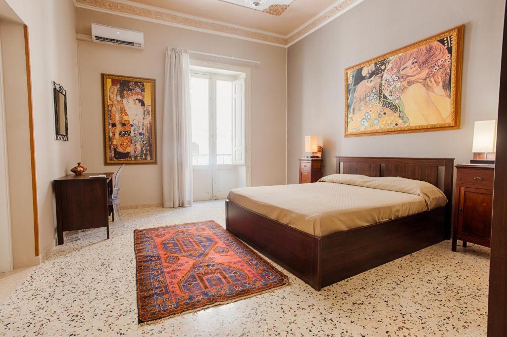 GuestHost - Historic Center Trapani Roomy Apt — photo 1