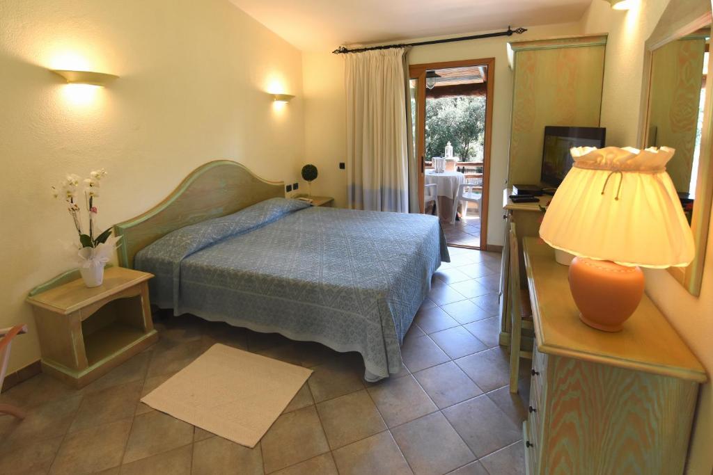 Hotel Su Giganti photo 2