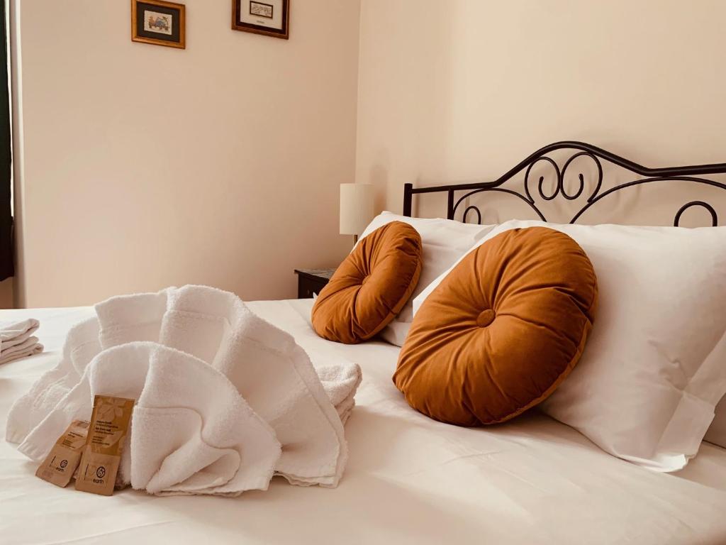 Cozy home in authentic neighborhood — photo 1