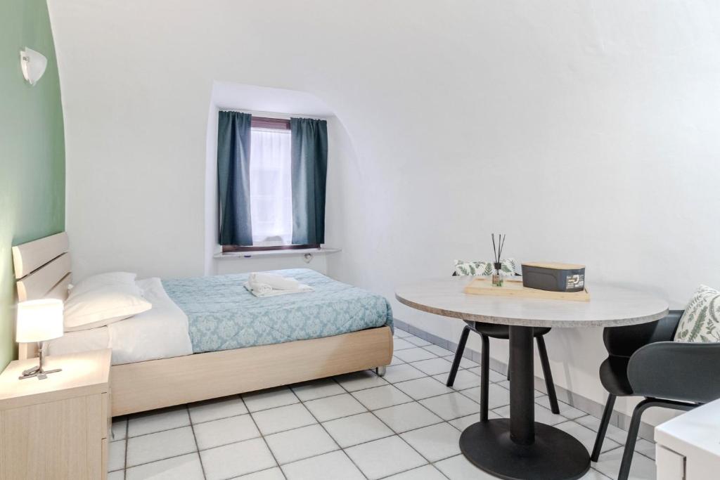 GuestHost - Stylish Studio in Turin's Vibrant Quadrilatero — photo 1