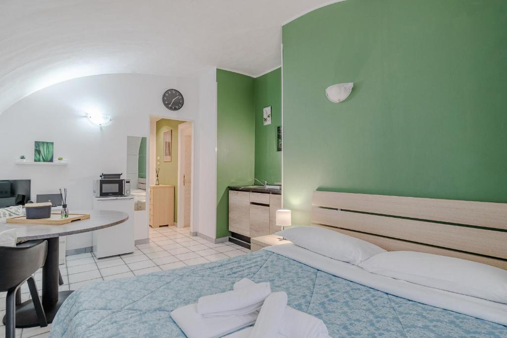 GuestHost - Stylish Studio in Turin's Vibrant Quadrilatero photo 2