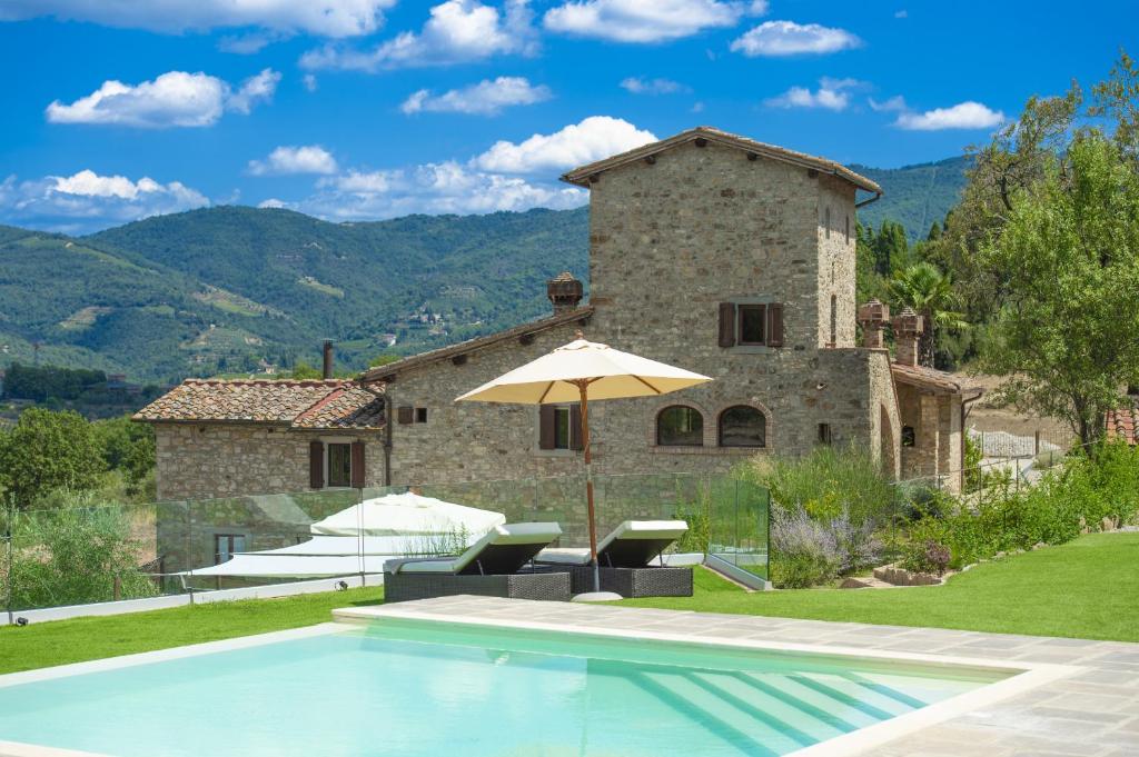 My Exclusive Italy - Villa Chianti with panoramic pool on the vineyard photo 2