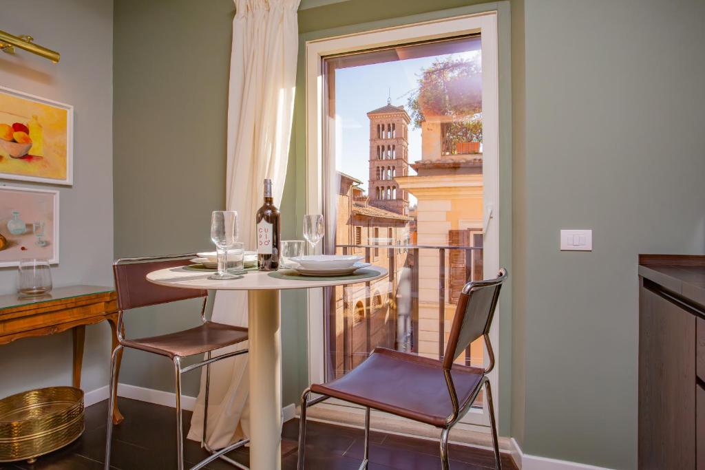 Chic Spanish Steps Retreat — photo 1