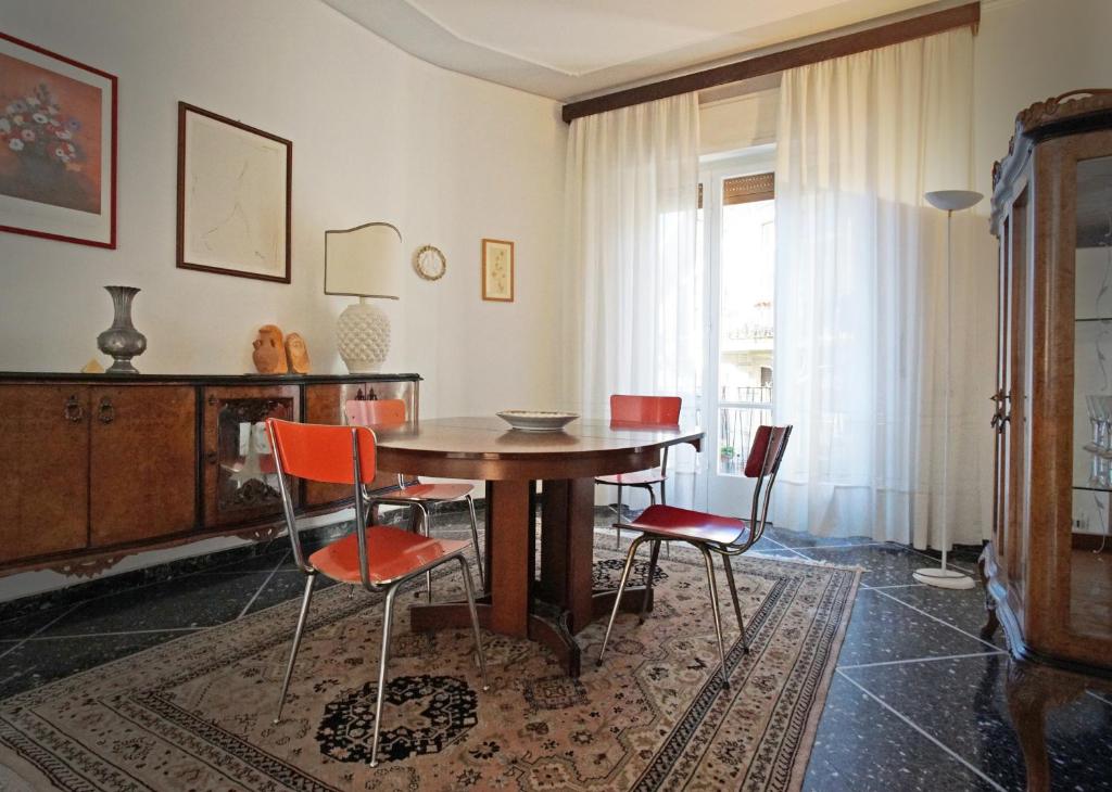 Sulle vie delle Cinque Terre, nel centro storico di Spezia! photo 2