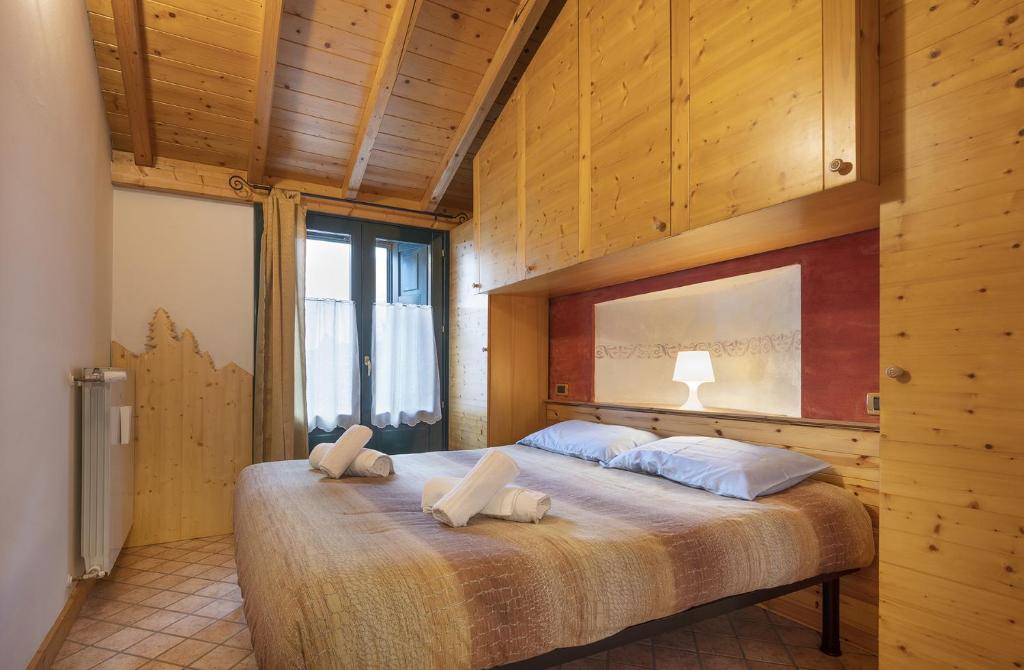 Wood Home photo 2