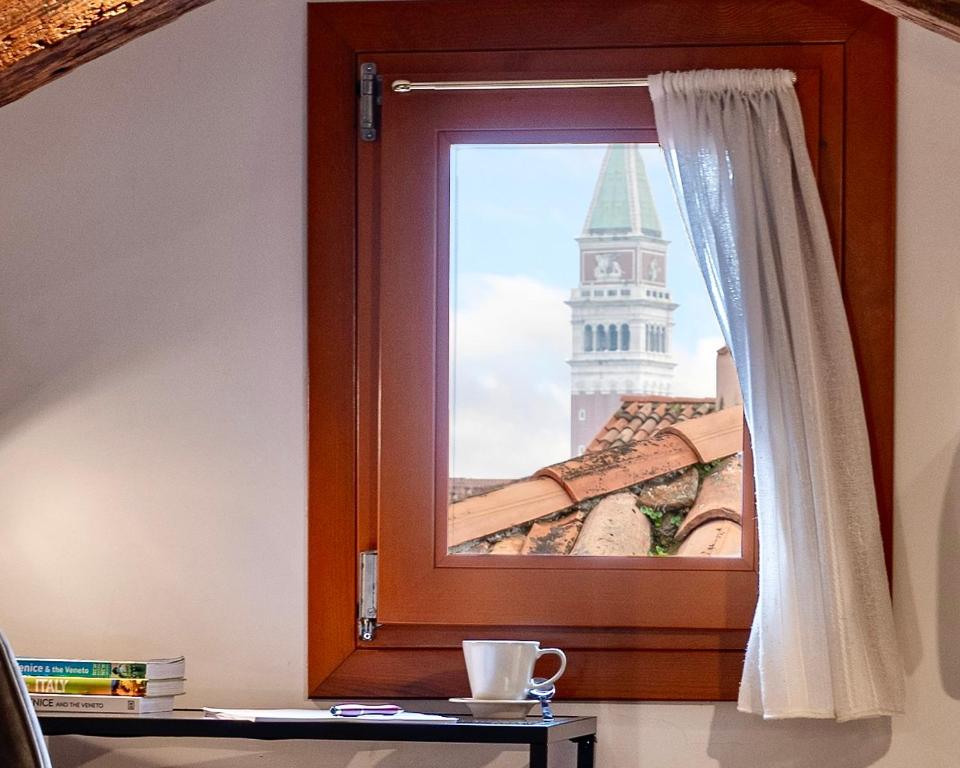 Glass House - Loft 2 minutes to Rialto Bridge & View — photo 1