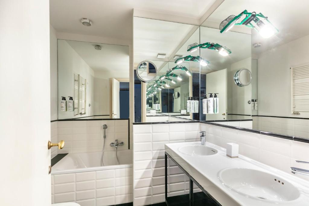 ROMAC Leone Apartments photo 3