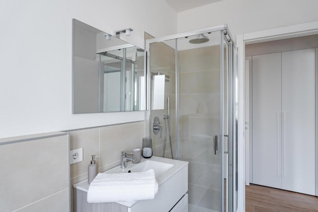 GuestHost - San Zeno Modern Apartment near the centre! photo 3