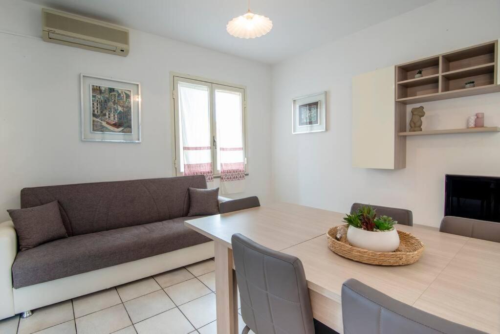 [Torregrande]APT.1-Con terrazzo a pochi metri dal mare - Free Wi-Fi photo 2