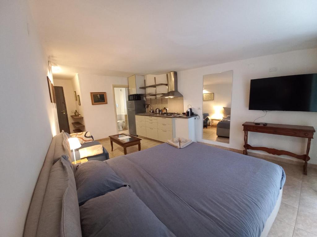 Apartment in historic city center with AC and WiFi — photo 1
