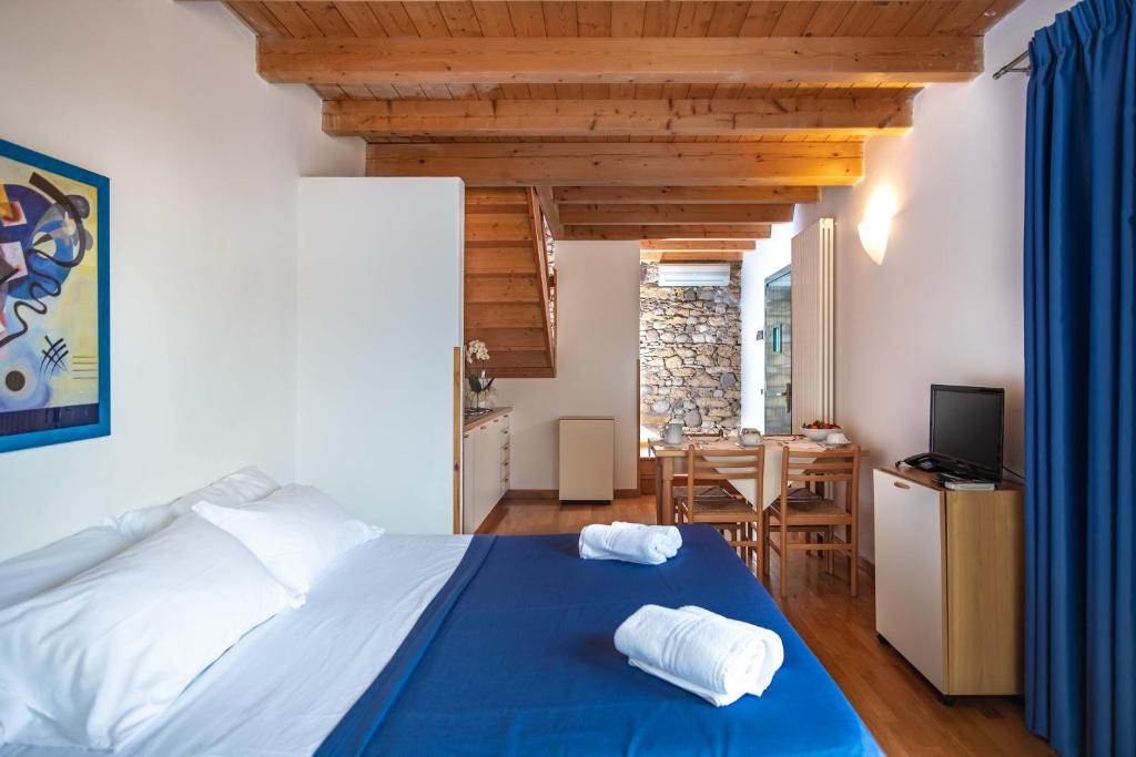 Hotel Romeo photo 2