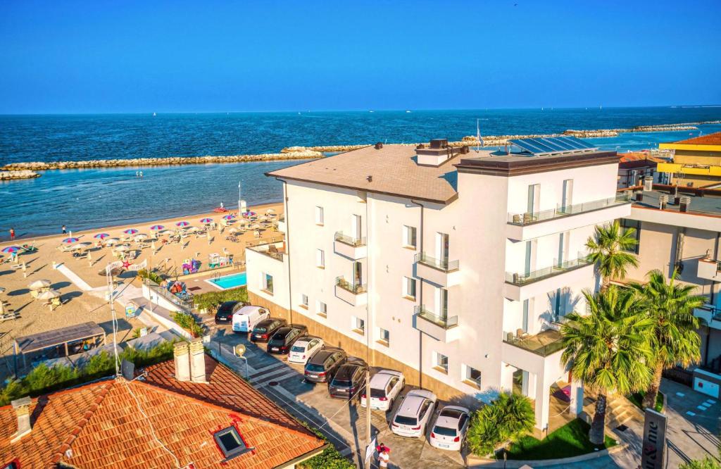 You & Me Beach Hotel photo 2