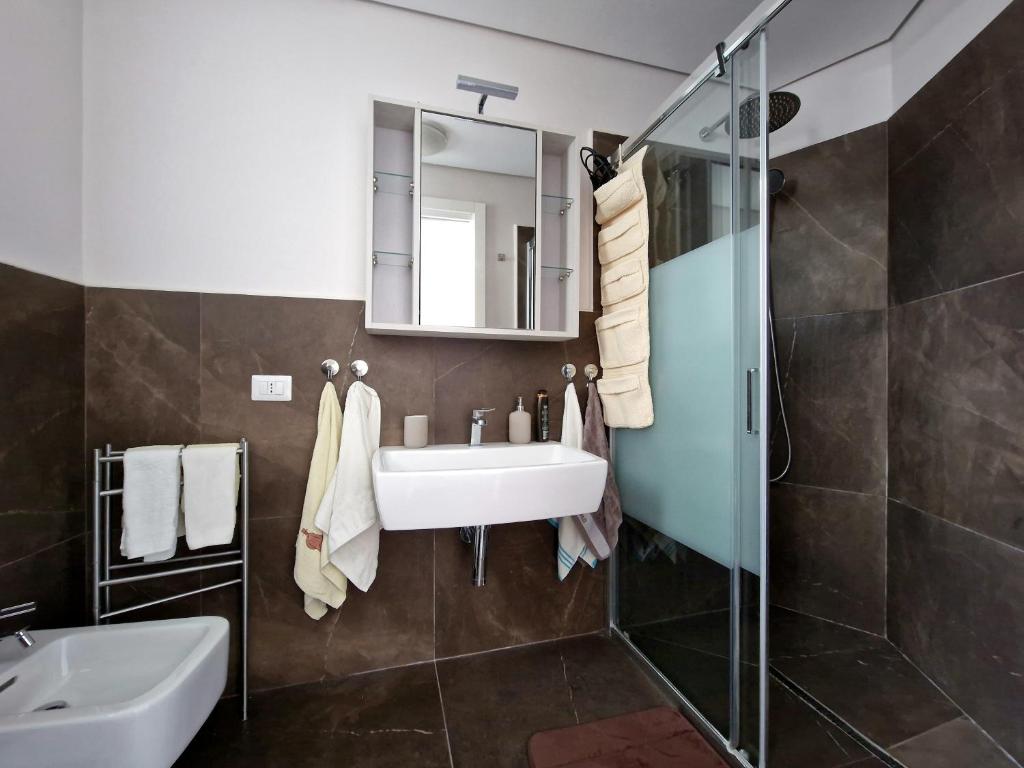 The White Domus photo 3