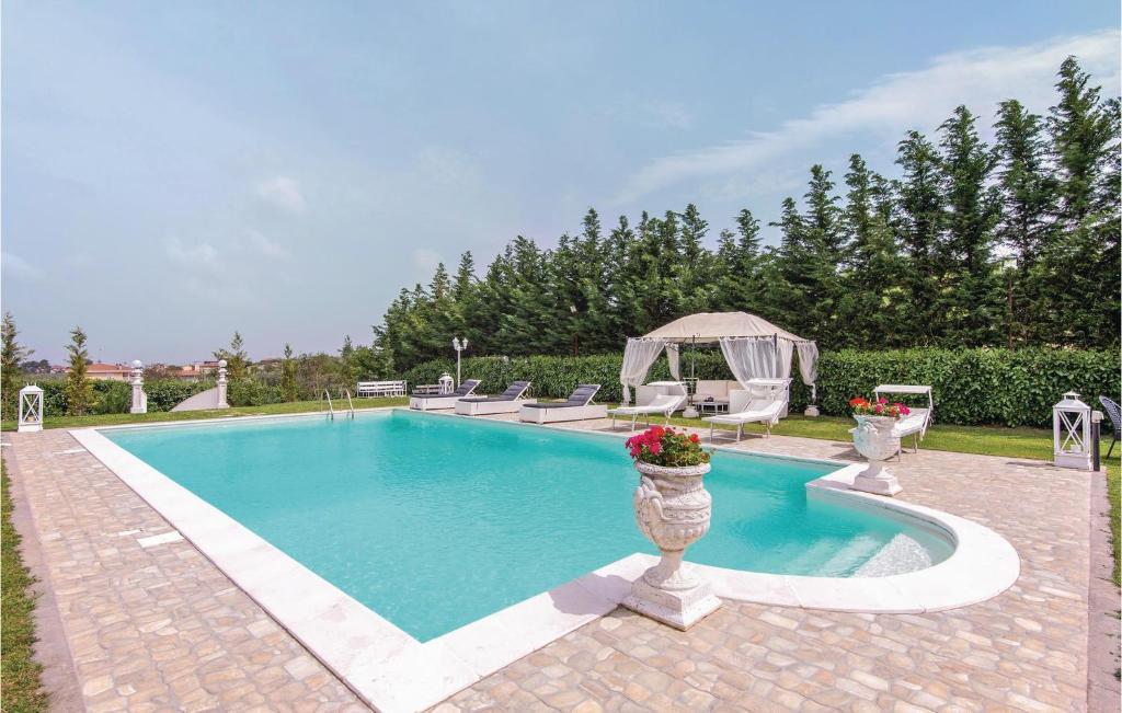 2 Bedroom Stunning Home In Roma photo 3