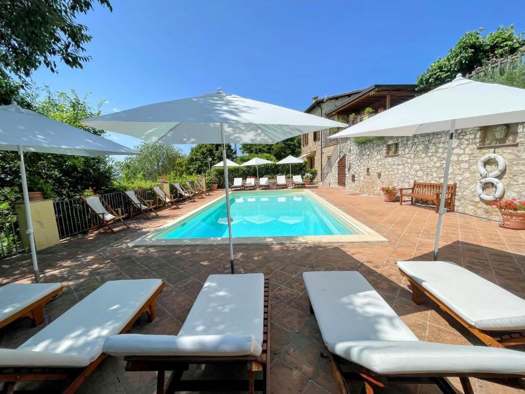 Torretta sleeps 5 with pool and exclusive gardens plus private verandah — photo 1