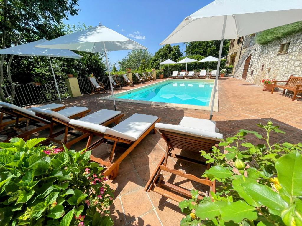 Torretta sleeps 5 with pool and exclusive gardens plus private verandah photo 2