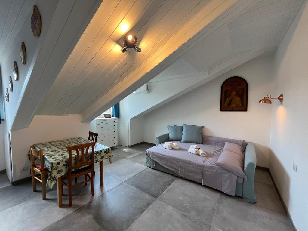 Suite The Roof - Host by Traveller's Nest photo 2