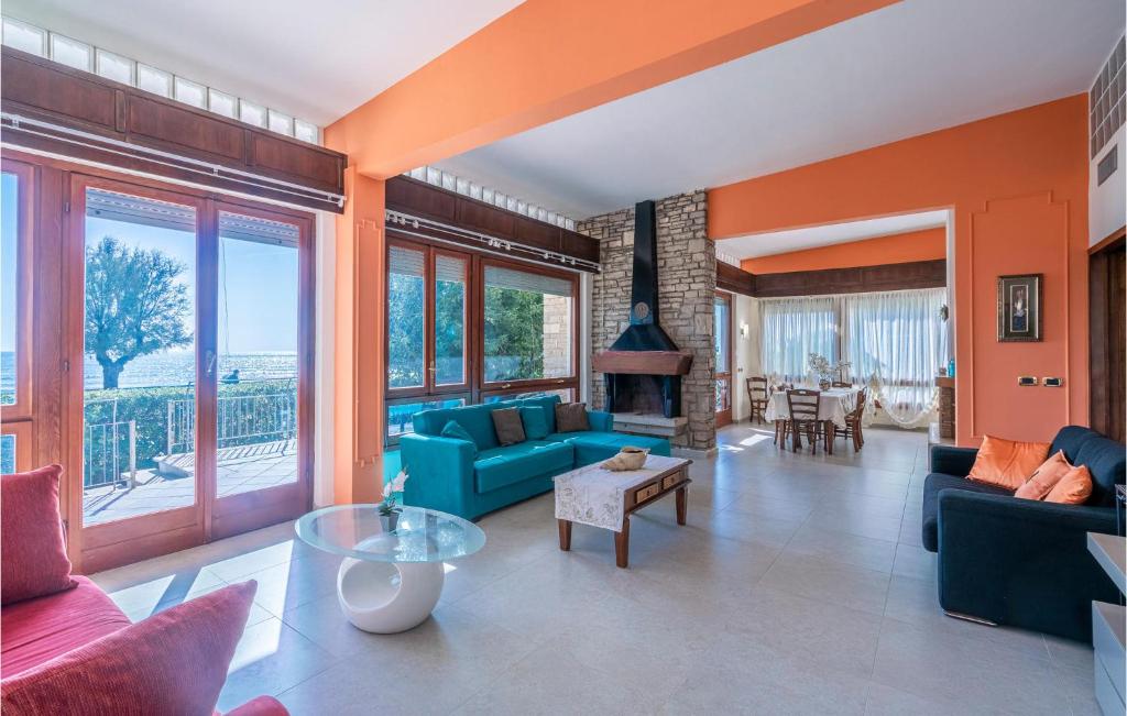 Awesome Home In Terracina Lt photo 3