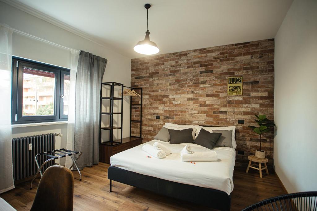 The Brick 194 photo 2