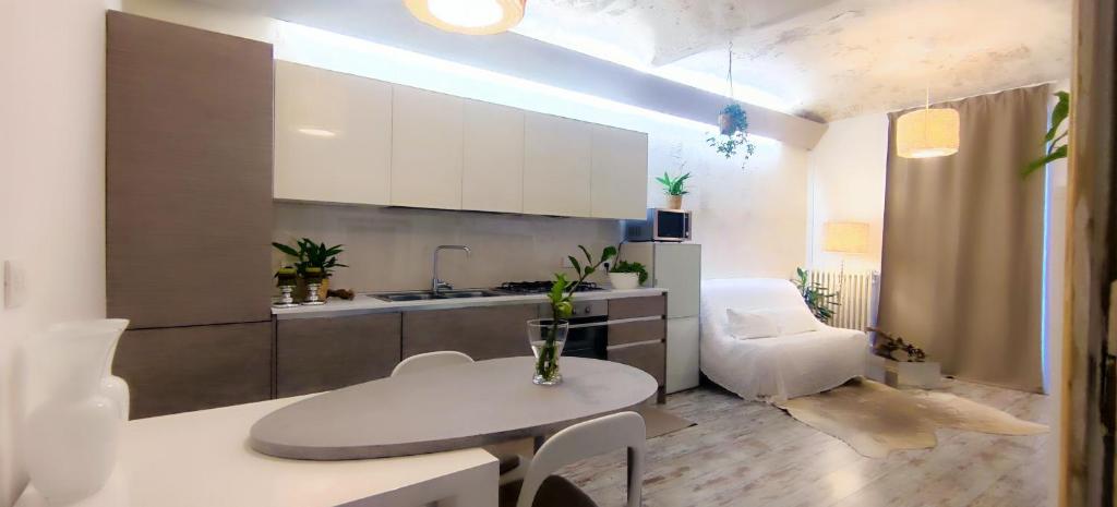 Behind Duomo - Design Apartment in Centro con Parcheggio Disponibile photo 3