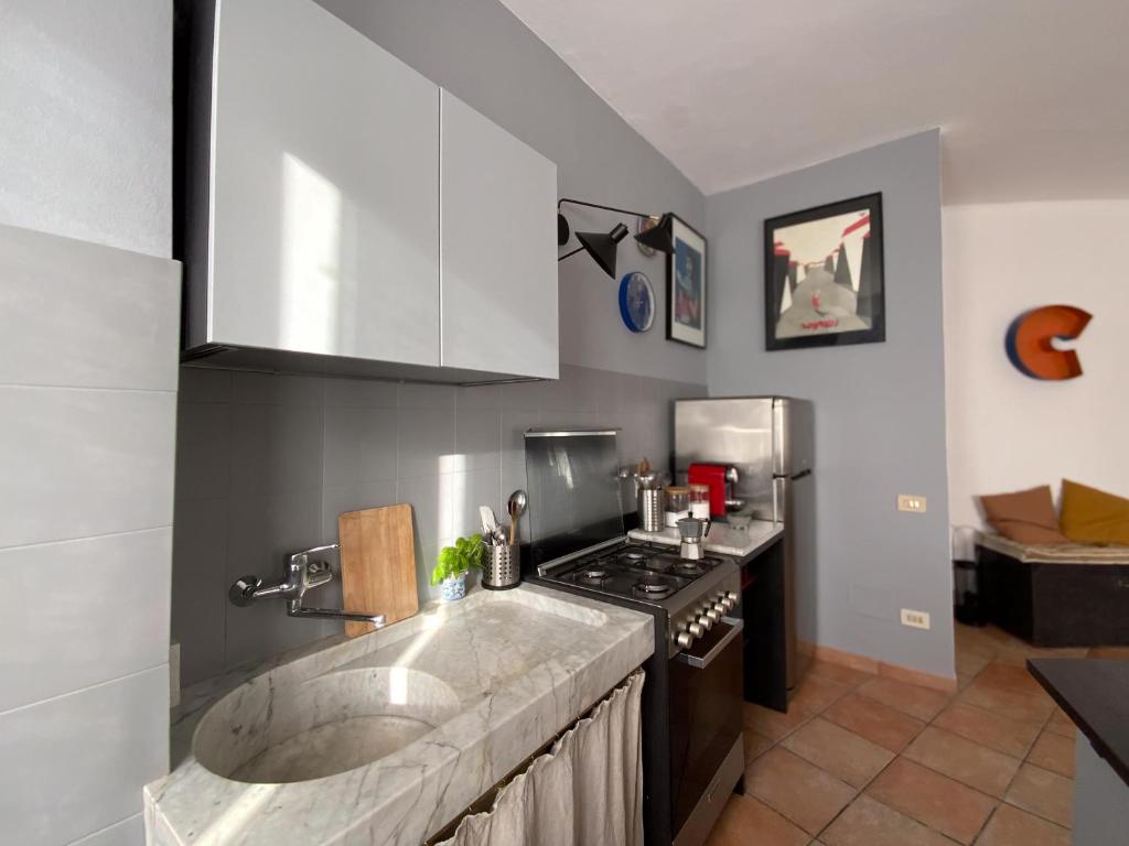 Cozy & Quiet Apartment 2 min from Metro photo 2