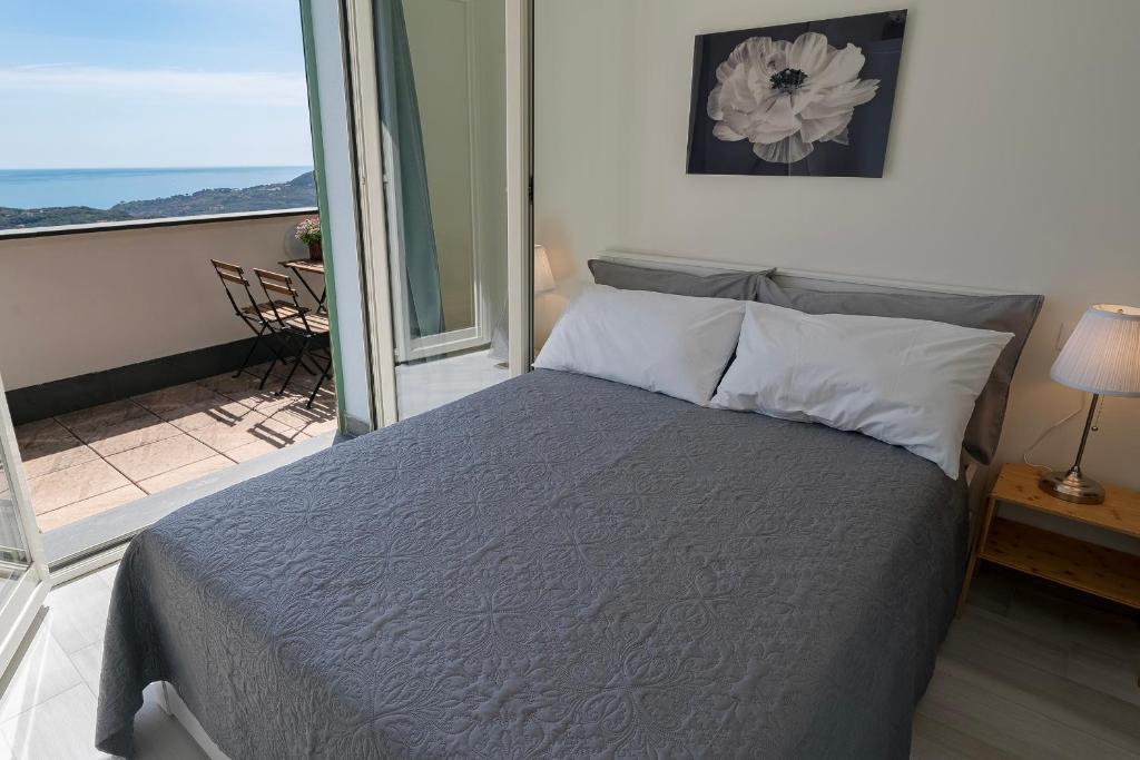 Liguria mare blu photo 2