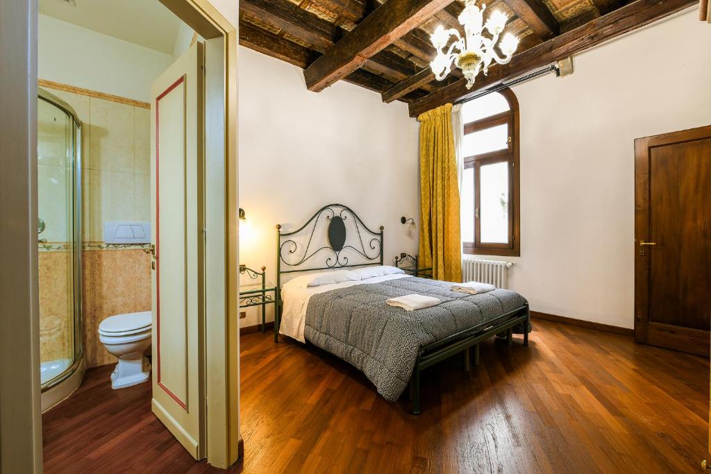 Rubino's Room — photo 1