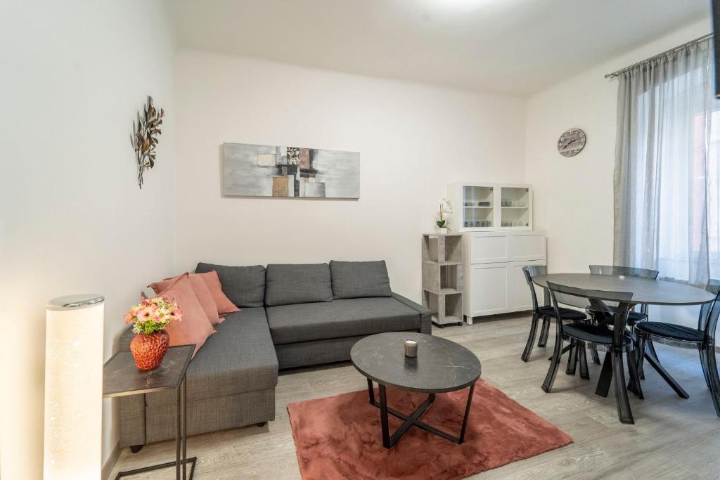 GuestHost - San Giacomo District Modern Apartment — photo 1