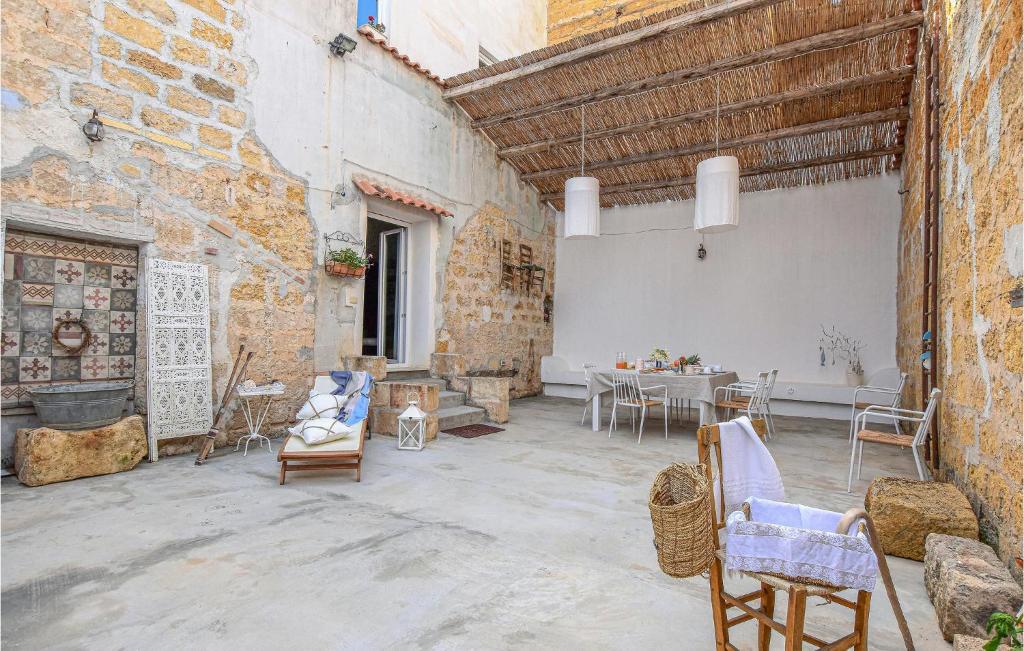 2 Bedroom Stunning Apartment In Trappeto — photo 1