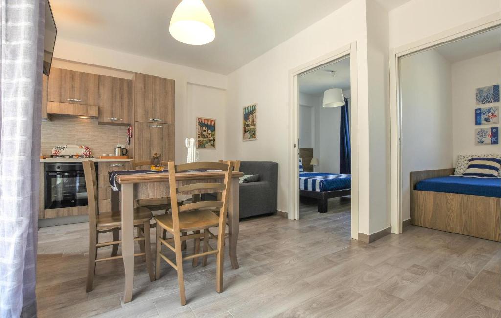 2 Bedroom Stunning Apartment In Trappeto photo 2
