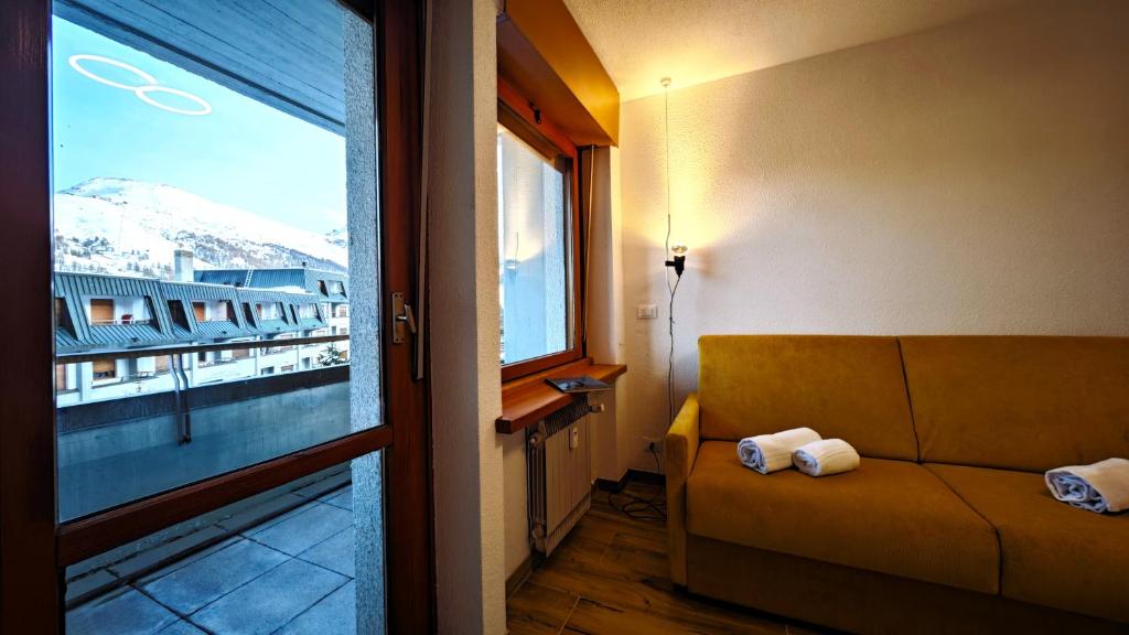 Hostdomus - Yellow Suite photo 3