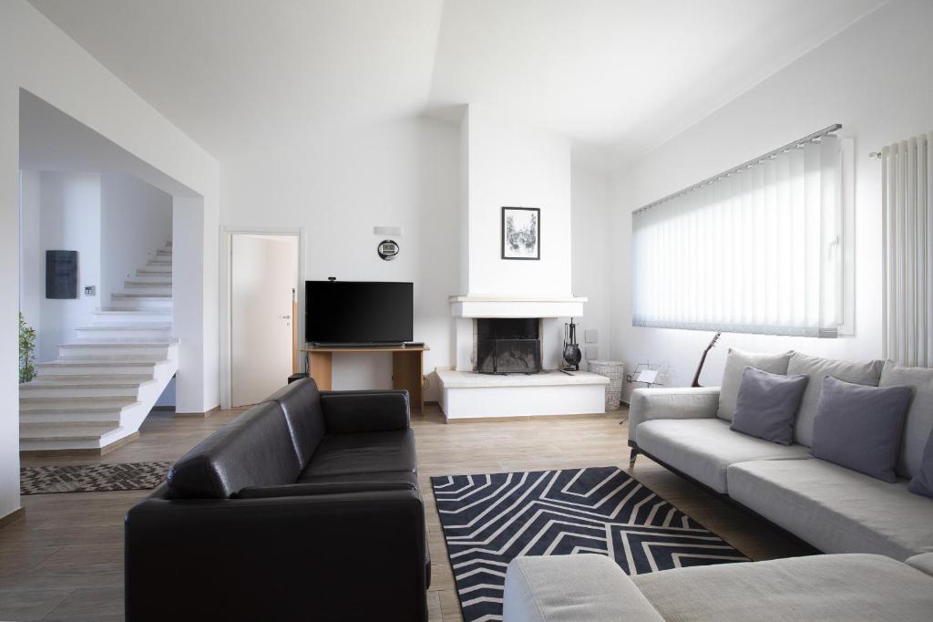 The White Villa — photo 1