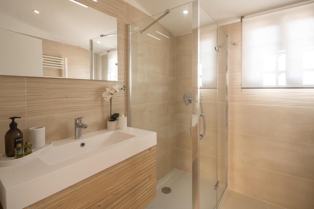 Sant'Aponal Cozy Apartment with Balcony R&R photo 3