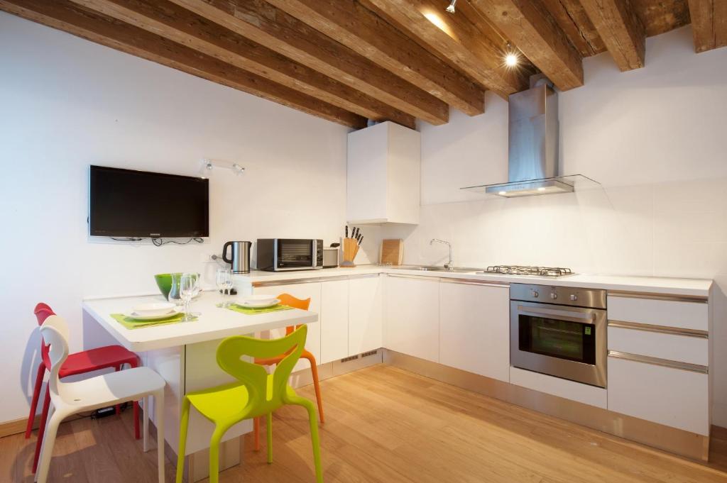 The Lion's House APT3 — photo 1