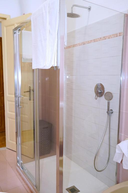 Apartment with terrace in the city centre of Zafferana Etnea photo 3