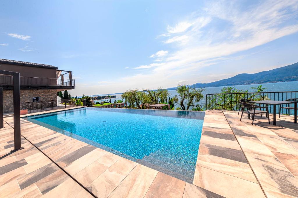Sky View Garda Lake by Hotel Galvani photo 3
