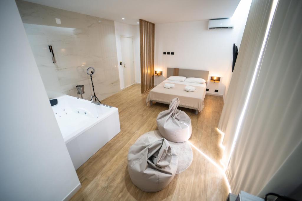 Luxury - 5 Stars - Suite with a jacuzzi 70's rooms photo 2
