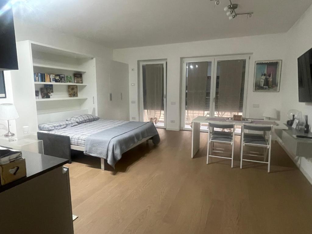 Trastevere Porta dei Leoni photo 2