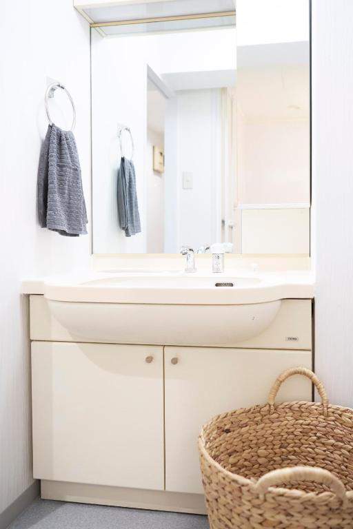 Central Shinjuku apartment with beautiful city view 3stops to Shibuya photo 3