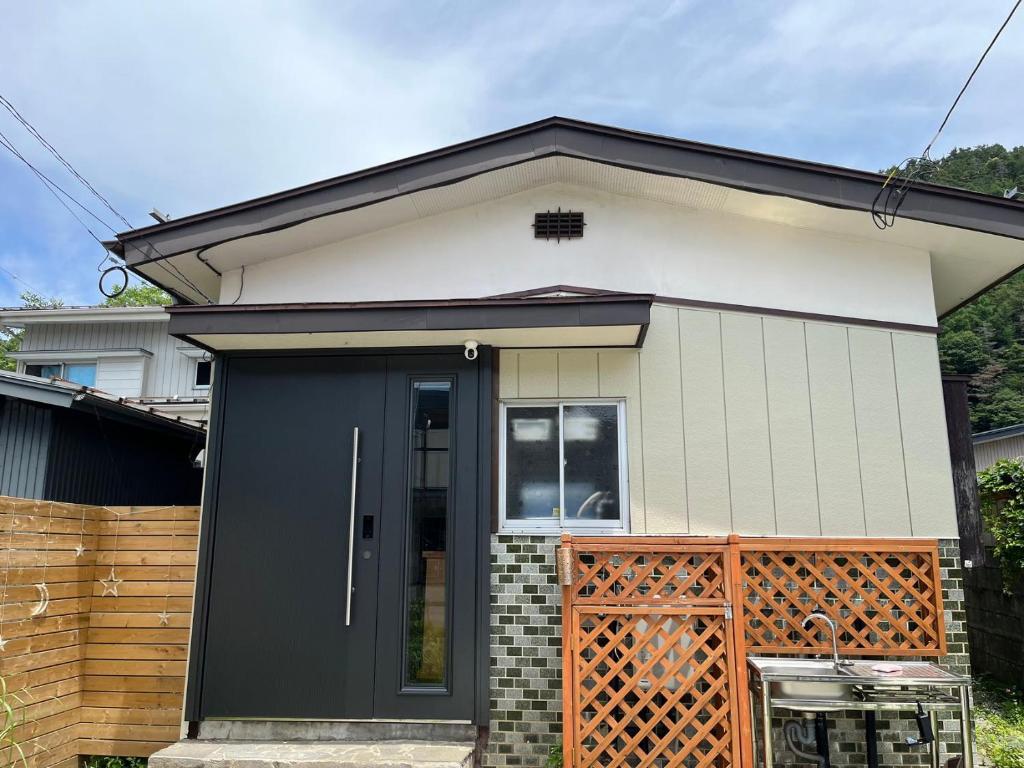信玄小屋一号 駅5分の好立地 リノベ済古民家 駐車場付 最大7名宿泊可能 — photo 1