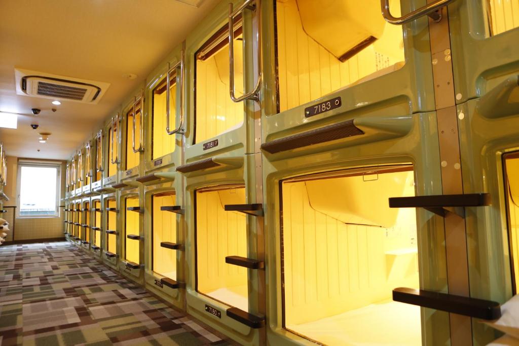 Shinjuku Kuyakusho-mae Capsule Hotel — photo 1