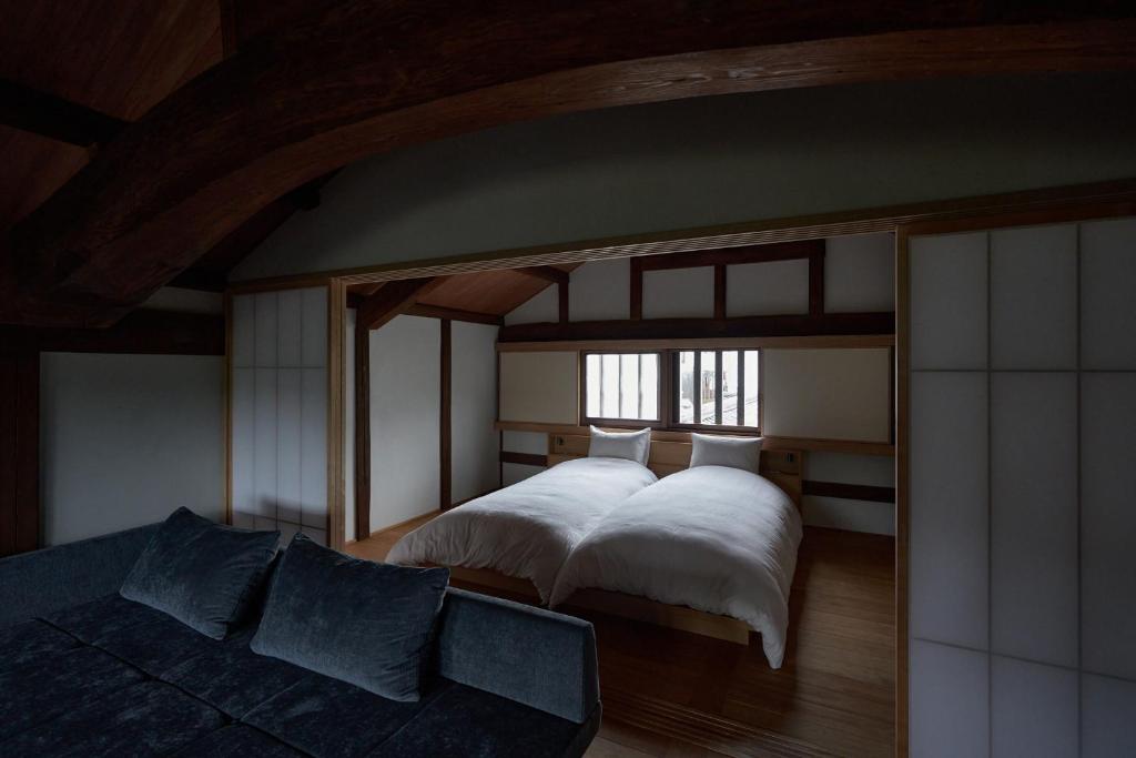 滔々 日本郷土玩具館 蔵の宿 toutou photo 2
