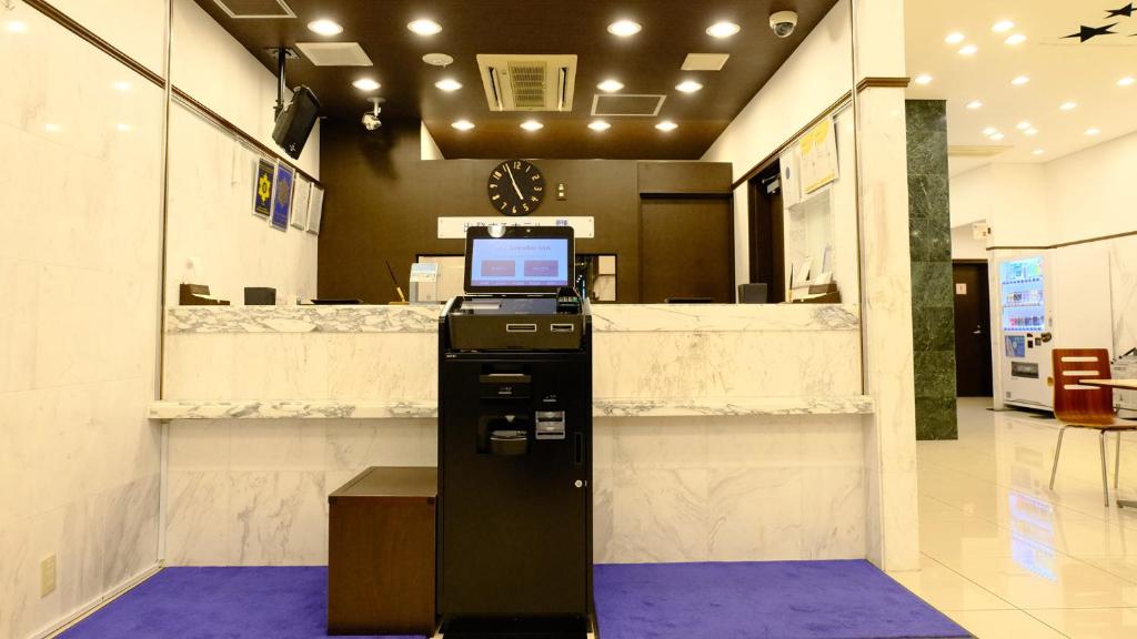 Toyoko Inn Tokyo Nihombashi Zeimusho Mae photo 2