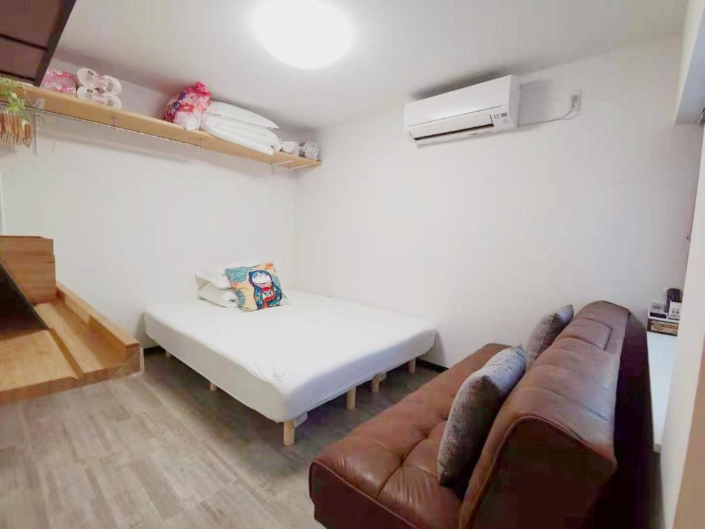 YUYU-Yo-3 --Self Check-in -- Room Number & Password is in the following email photo 2