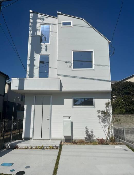 站前2分 白色浪漫小屋 精致独栋 最多可住4人 免费自行车 有停车位 — photo 1