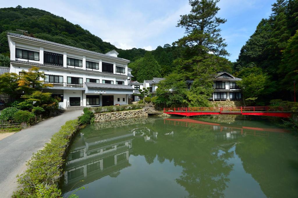 Yumoto Ueyama — photo 1