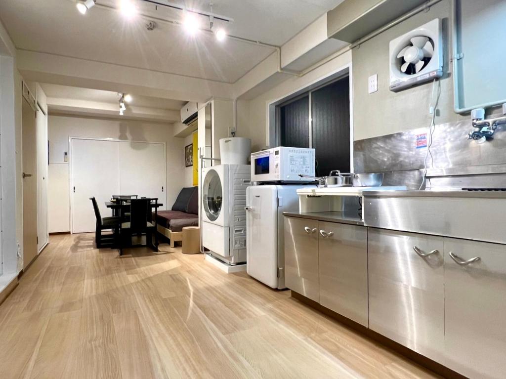 山手線池袋駅 徒歩6分 東池袋駅徒歩3分 2~5人 エレベーター WIFI 新宿/渋谷/銀座/築地/浅草/原宿近い! — photo 1