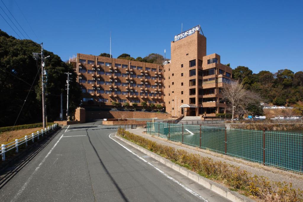 Toyokawa Grand Hotel — photo 1